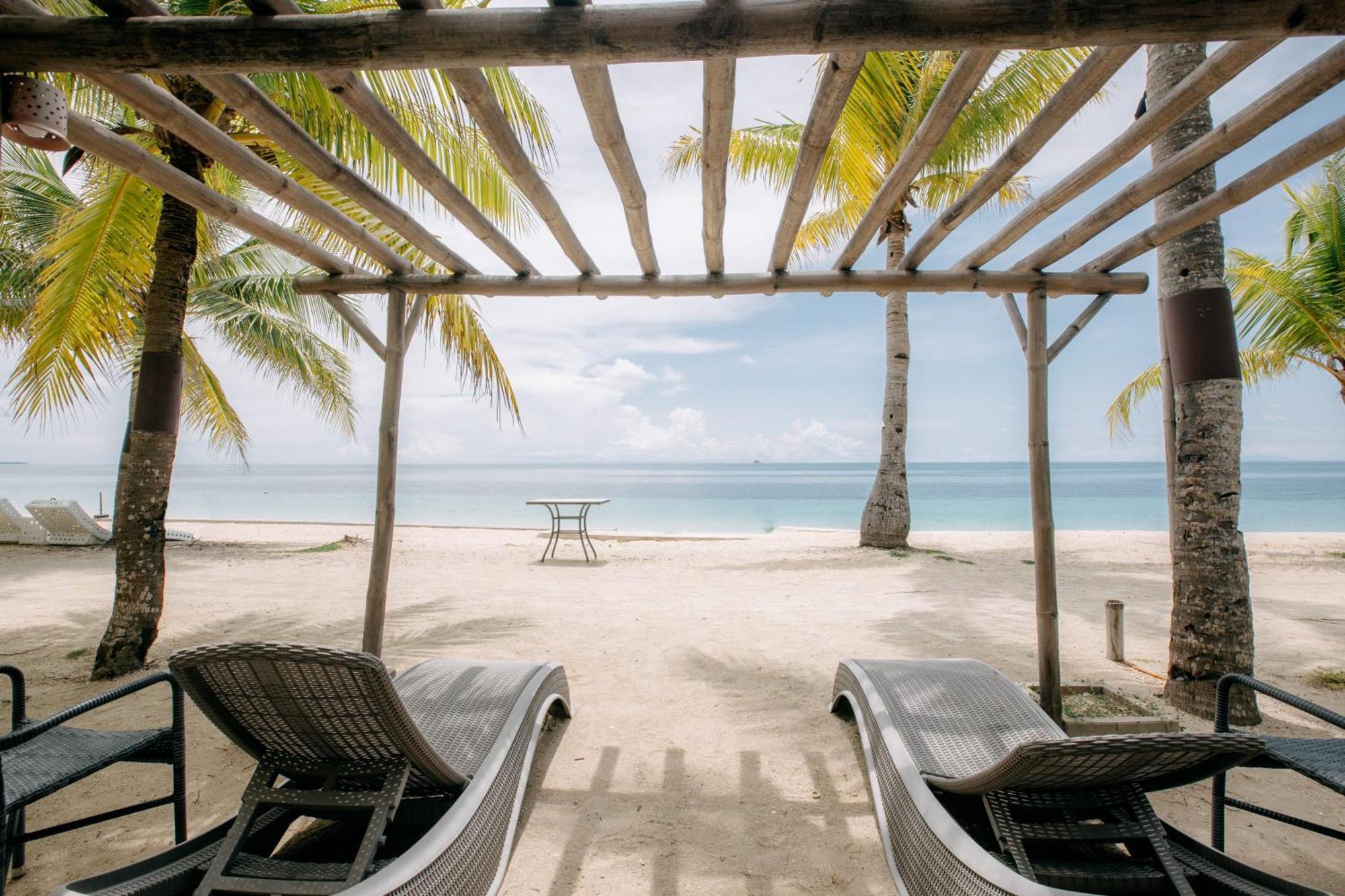 Golden Sands Destination Resorts Daanbantayan Exteriör bild