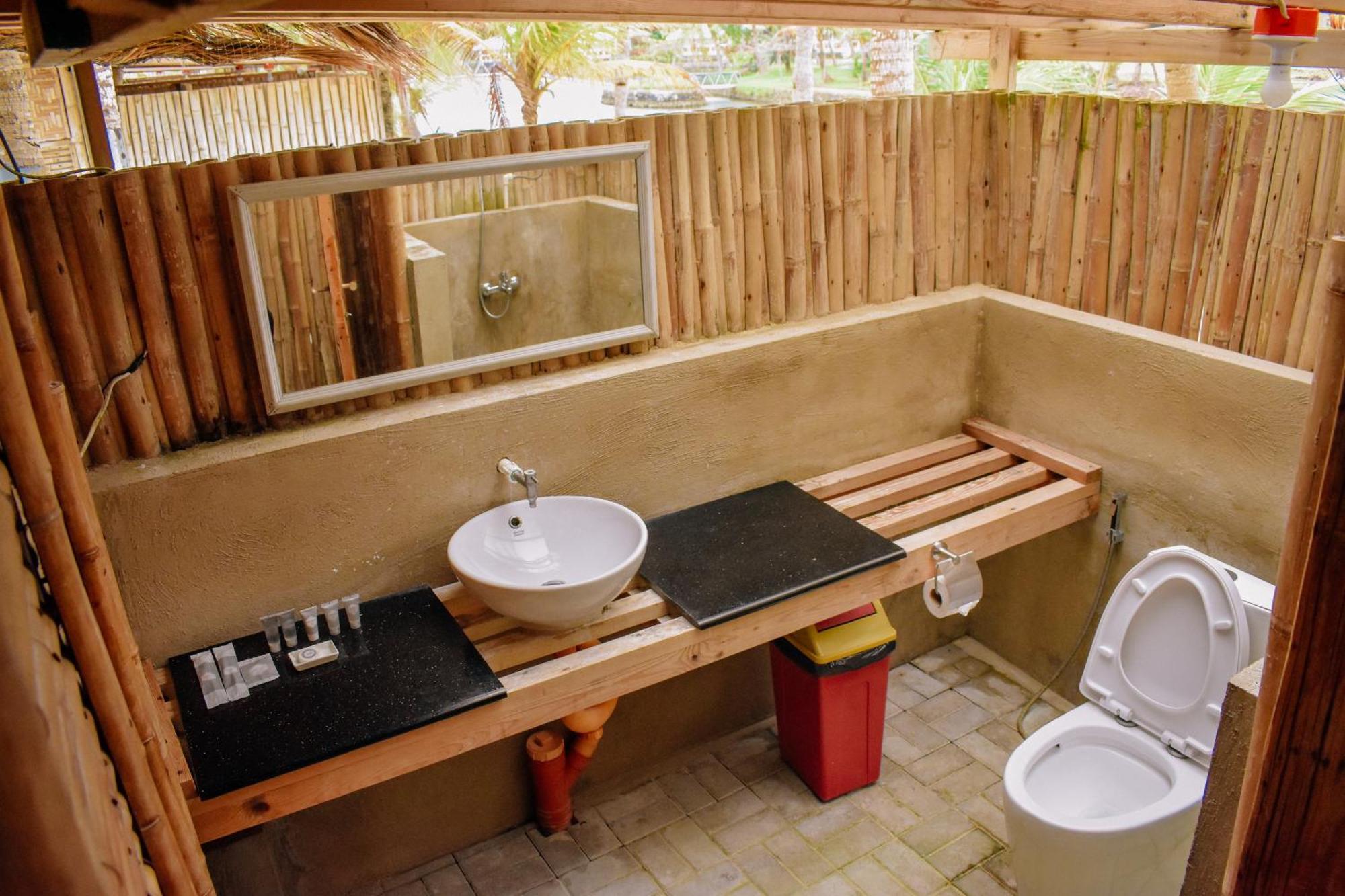 Golden Sands Destination Resorts Daanbantayan Exteriör bild