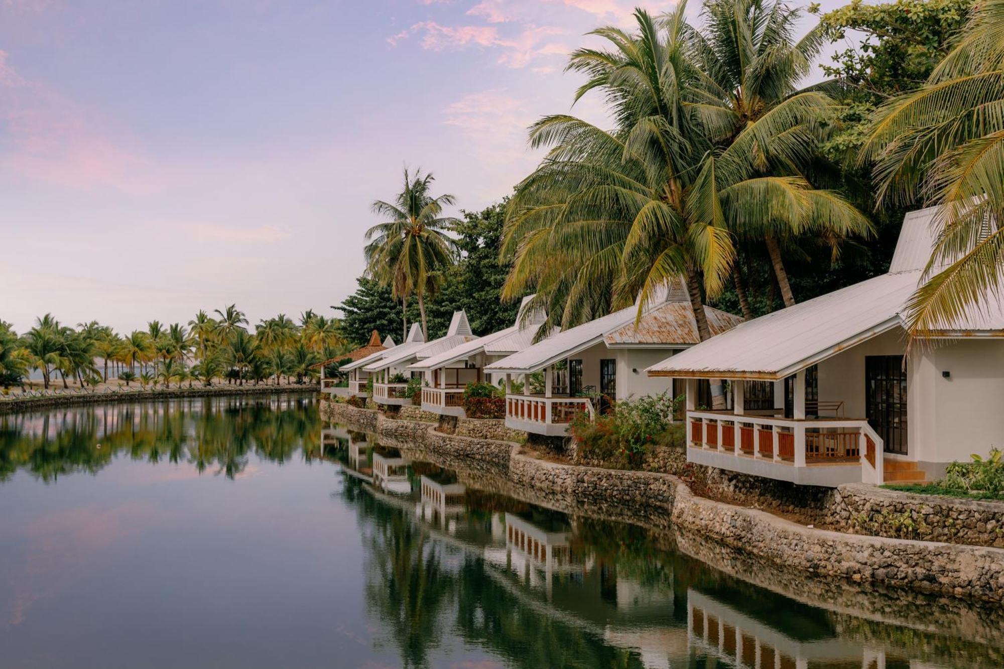Golden Sands Destination Resorts Daanbantayan Exteriör bild