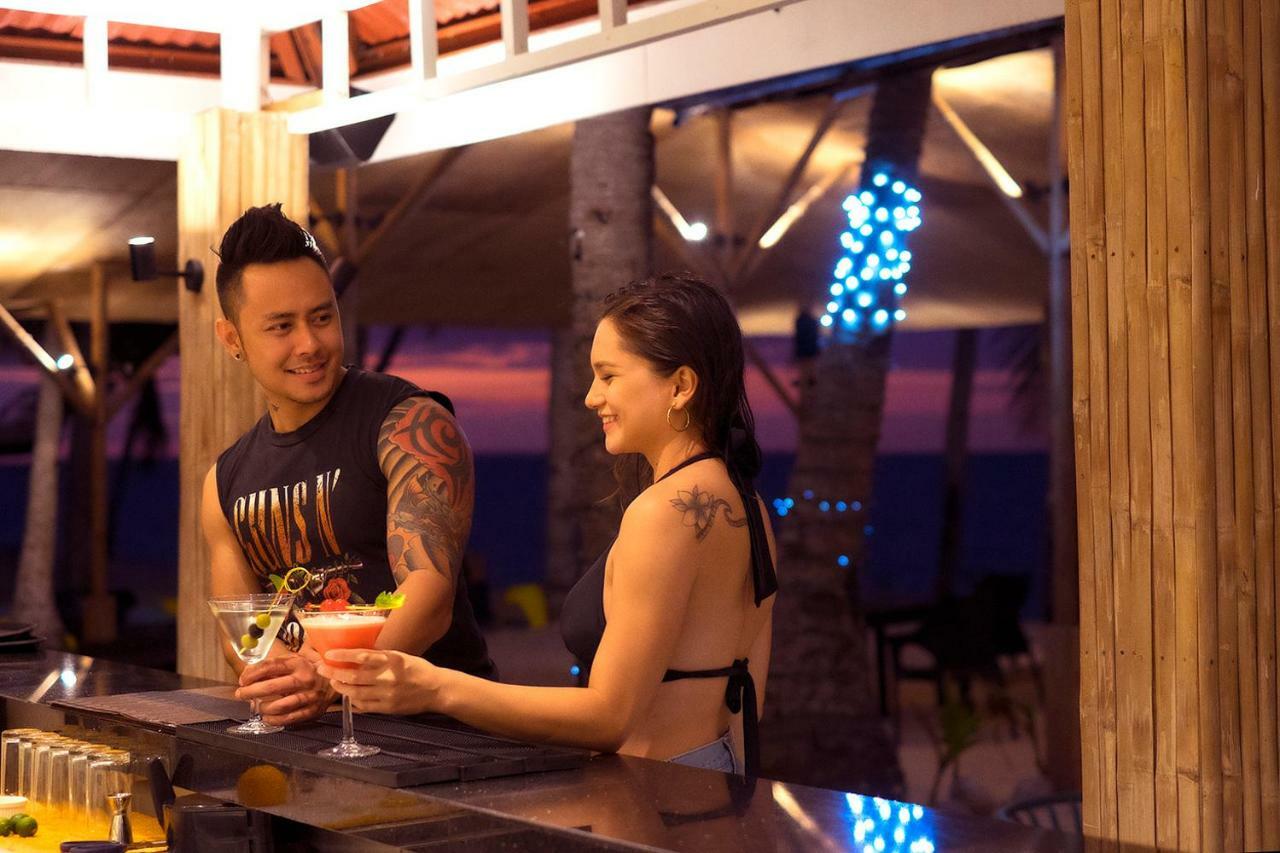 Golden Sands Destination Resorts Daanbantayan Exteriör bild